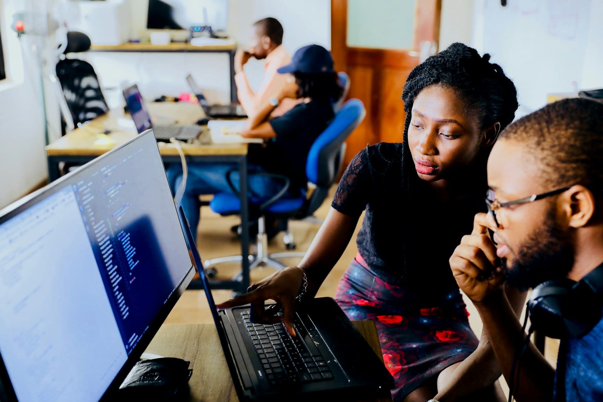 Students in a mentorship and build session